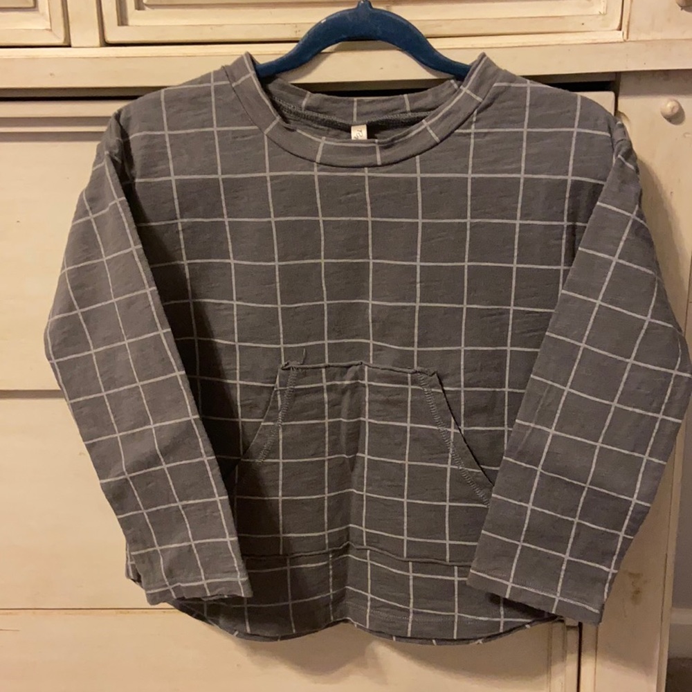 Rylee + Cru Gray Checkered Long Sleeve Tee